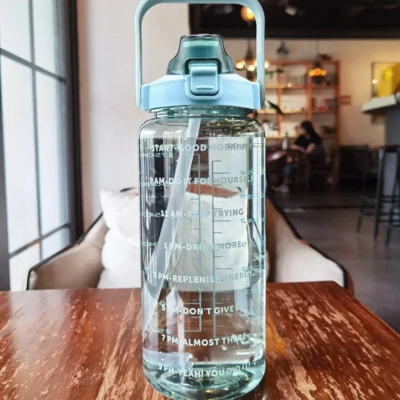 Garrafa de Água 2L com Canudo