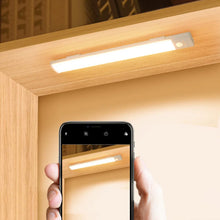 Luz LED com Sensor de Movimento Recarregável