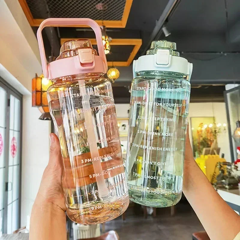 Garrafa de Água 2L com Canudo