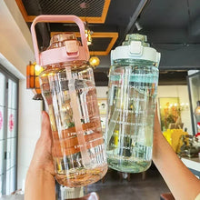 Garrafa de Água 2L com Canudo