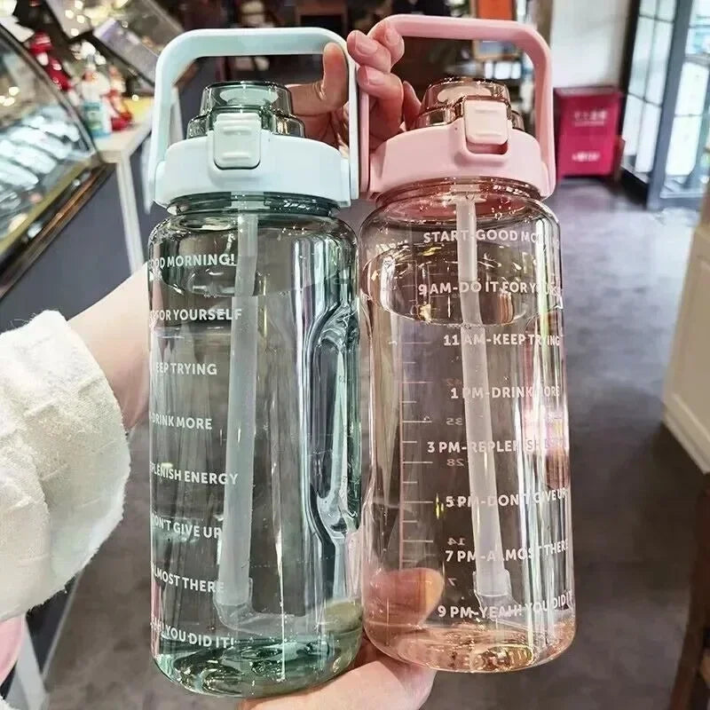 Garrafa de Água 2L com Canudo